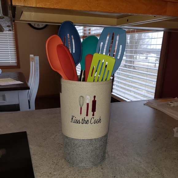 2 Thirty-One Felt Wine & Gift Bags - Picture 7 of 9